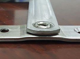 無(wú)墊圈設(shè)計(jì)，通過(guò)工藝的不斷改善使滑撐能更好的啟閉。不僅增加了滑撐的壽命，還很大程度上避免了滑撐的使用安全隱患。